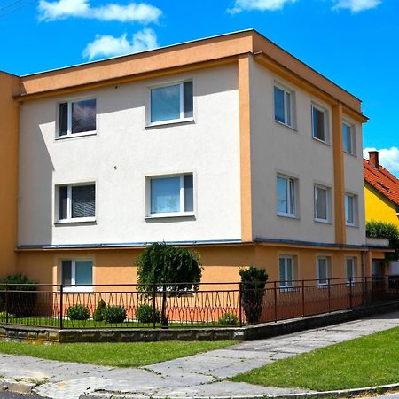 Villa Paris Piest'any Buitenkant foto